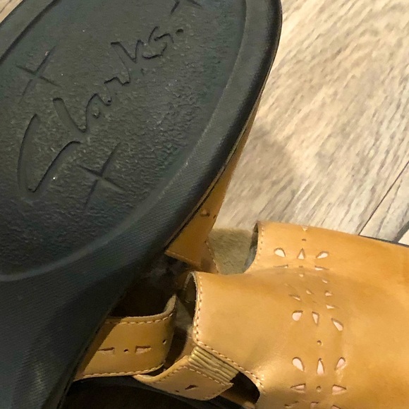 Clarks leather sandals. Size 7 - Picture 3 of 4